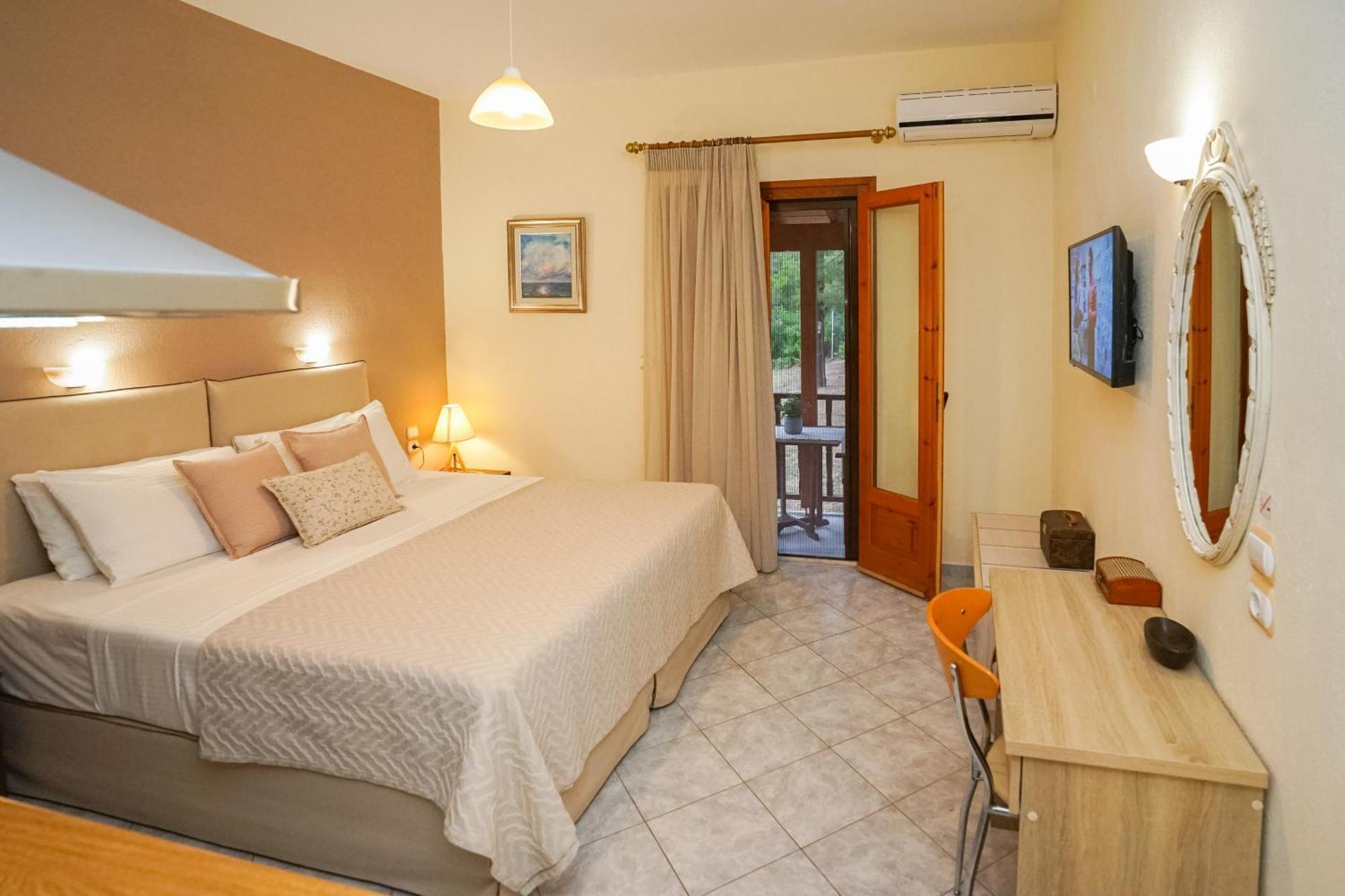Forest Resort Suites Skiathos Troulos Exterior foto